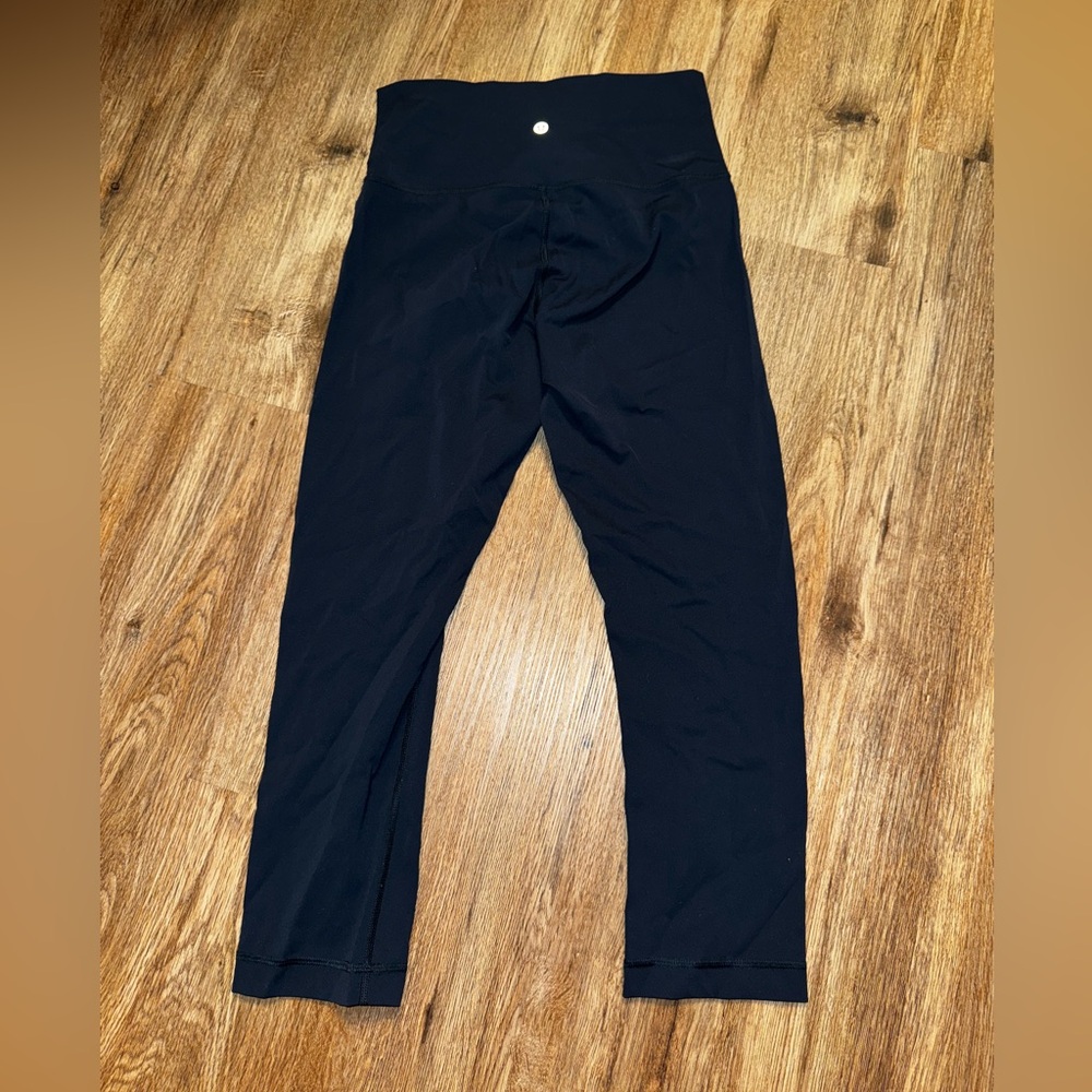 Lululemon navy Wunder Under Crop leggings 21" size 6